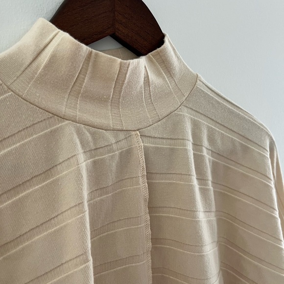 Urban Outfitters Batwing Crop Long Sleeved Top XS - Picture 3 of 3